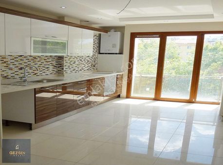 Beylikdüzü Cumhuriyet Mahallesinde Ebeveyn Banyolu 3+1 Satılık Daire