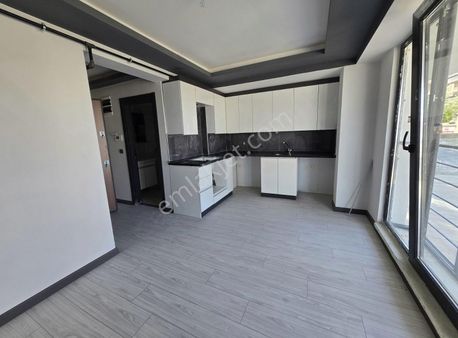 Erlife'den Karayoları Tramvaya 200mt Satılık 1+1...