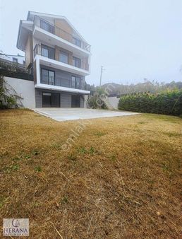 Çiftlik Villalar Bölgesinde Yeniyapı Kaliteli Şık Fourleks Villa