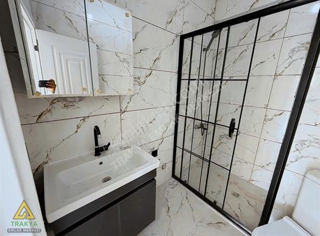 Kapaklı Atatürk Mahallesi Okullar Bölgesinde Yatırımlık 1+1