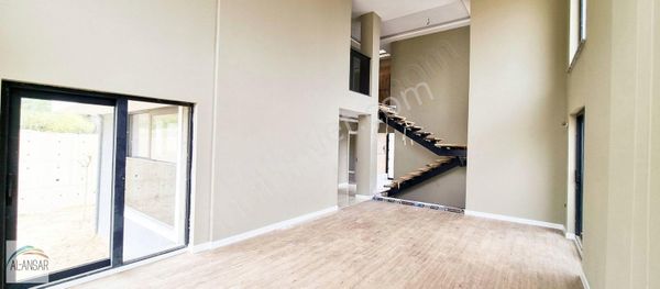 Bursa Bademli ' De 647 M2 4 Oda 1 Salon Son 4 Adet Villa