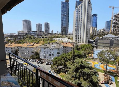 Levent'te Tamamen Yenilenmiş 200 M2 3+1 Aydınlık Satılık Daire