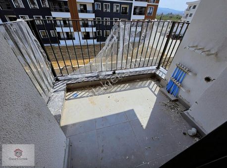 Cumhuriyet Mah 75 M2 2.ara Kat 2+1 Site İçi Satılık Daire