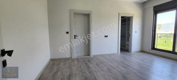 Finike Kum Mah. Havuzlu Sitede Satılık Lüks 2+1 Daire