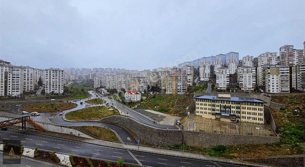 Hurr Gayrimenkul Den 1001 Pırlanta Da Eşyalı Satılık 4+1 Daire