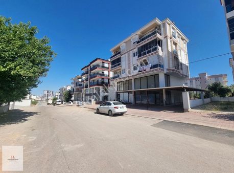 Ahmet Çeşme Cd Asma Katlı Geniş 200 M² Satılık Dükkan