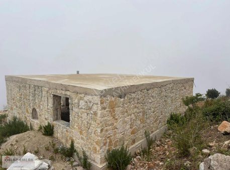 Gözlücede Taş Ev 6.300 M² Tarla! Ecri Misil Hakkıyla Beraber