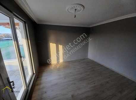 Asfalt Yola Cephe 1+1 - 60 M2 Betonarme Ev Ve 450 M2 Bahçe