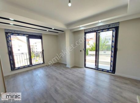 Yukarı Pazarcıda 1.kat 2+1 Asansörlü Sıfır Daire