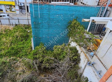 Dostlardan Akhisar'ın Merkezinde Satılık Ticari İmarlı Arsa