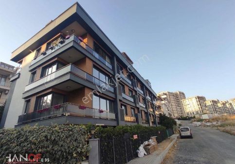 Beylikdüzü Kavakli Sahil Mah 2+1 Bahce Kendisene Ait Giris Kat