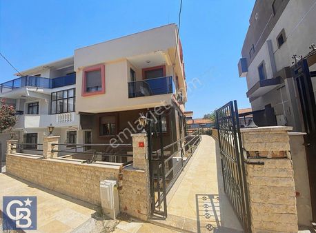 Urla Merkezde Satılık Bahçeli Ters Dubleks Daire