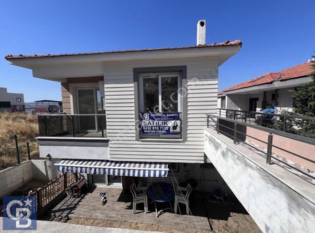 Foça Kazımdirik'te Manzaralı 2+1 Daire