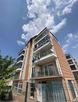 Mct'den Dumlupınar'da Site İçi Aile Binasında 1+1 Satılık Daire