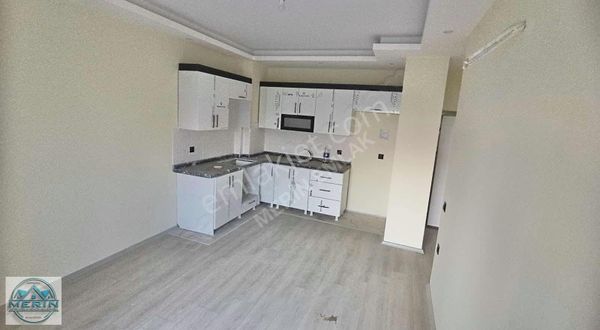 Denize 1.5 Km, Asansörlü, Havuzlu, 1+1 Katta Satılık Daire