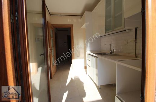 Vadi Evlerinde Satılık 2+1 Köşe Ara Kat Daire