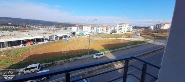 100. Yıl Mh. Ebeveyn Banyolu Havuzlu Sitede Satılık 3+1