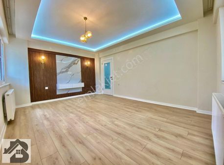 ⫸akçay Best Emlak'tan⫷ Merkezde Ön Cephe Yüksek Giriş Lüx 2+1