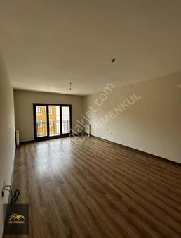 Işık Gayrimenkul'den Kiralık 5 Yaşında Arakat 3+1 Daire