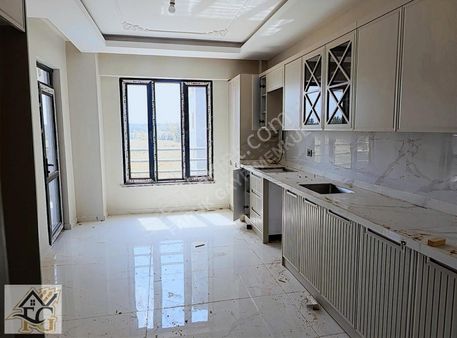 Oğuzeli Merkezde 3+1 Kat Bahçeli Daire