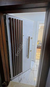 Küçük Çiğlide Bahçeli, Lüks Ve Özel Tasarımlı 2+1 Kiralık