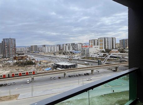 İs Port Da Satılık 2,5+1 Daire Metro Yanında