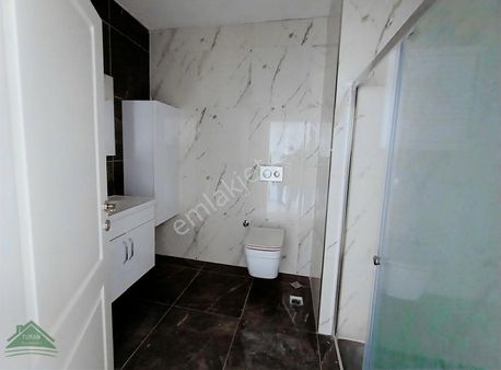 Villalar Bölgesinde Geniş Peyzajlı Büyük Bahçeli Site İçerisinde