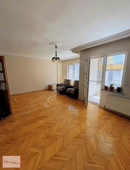 Uğurman Emlak'tan Vilayette Yarım Eşyalı Kiralık 2+1 Daire