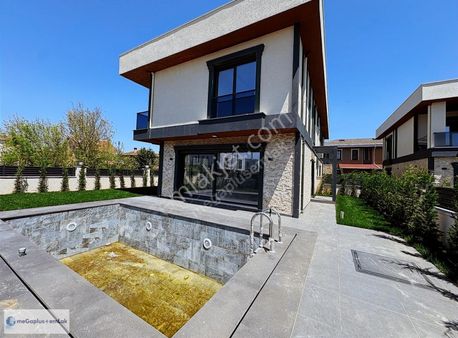 Şile Kumbaba Mahallesinde İkiz Müstakil 3+1 Havuzlu Villa
