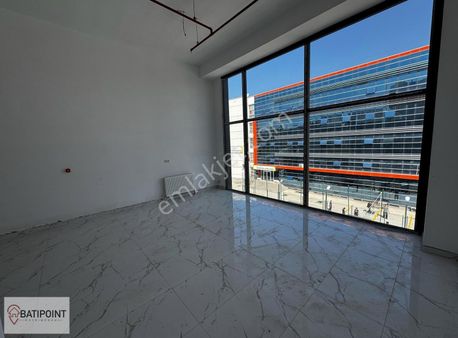 Batıport İş Merkezinde Satılık Dükkan