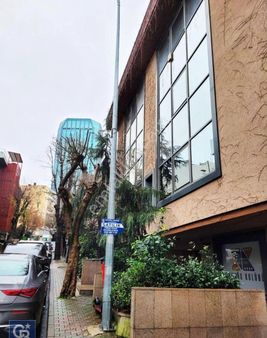 Esentepe Hikaye Sokakta Satılık Ofis