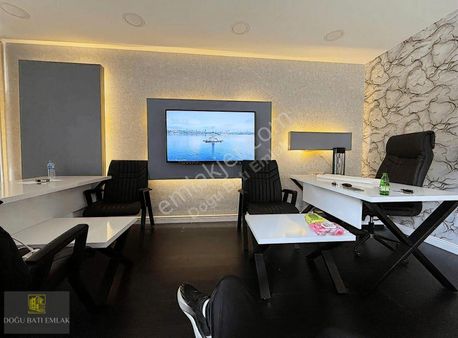 Bakırköy'de Cadde Üzeri Devren Ofis