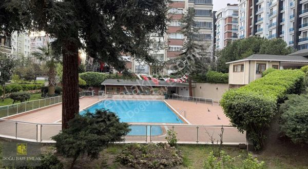 Beylikdüzü Cumhuriyet Mah. Kardelen Sitesi Havuz Cephe