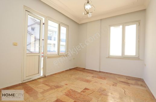 Alanya Merkezde 2+1 100m2 Denize 200m Uyguun Fıırsaattttttttttt.