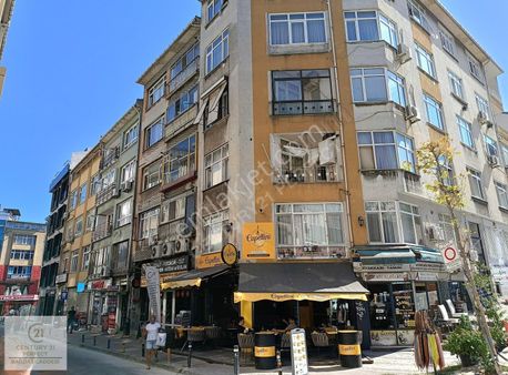 Kadıköy Osmanağa'da Satılık 2+1 Daire İçi Yenilenmiş Yatırımlık