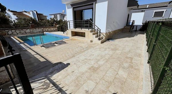 Didim Altınkumda Sahile 700m Mesafede Satılık 4+1 Villa