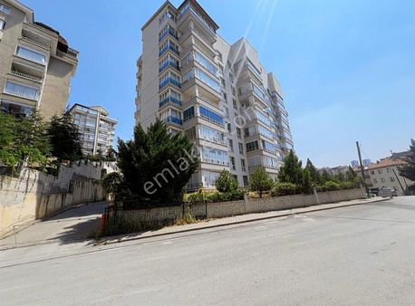 Akdere De Site İçerisinde Genişm2 Teras Balkon 3+1 Satılık Daire