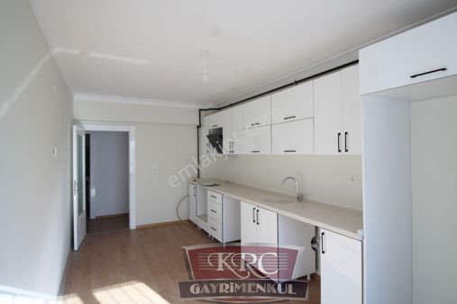 Krc'den İsmet Paşa Mahallesinde Asansörlü Ebeveyn Banyolu 3+1 Satılık Daire