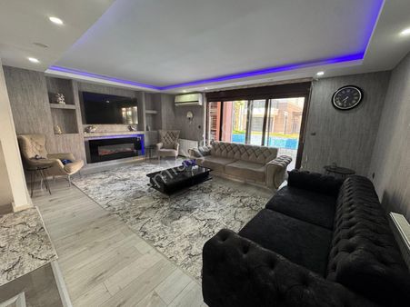 Güvensoy Dan Konyaaltında Kiralık 5+1 Villa Havuzlu Lüks Sitede