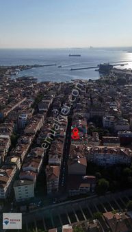 Merkezi Konumda Depolu Köşe Dükkan