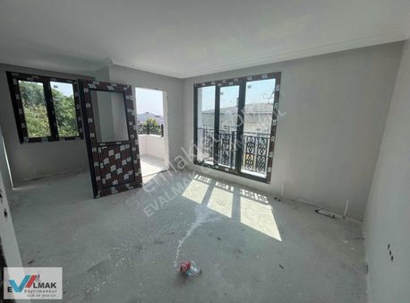 Evalmak'ta Halkalı Caddesi'nin Altında Mükemmel Konum 2+1 Arakat