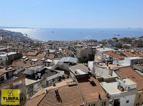 Deniz Manzaralı Cadde Üstü Daire