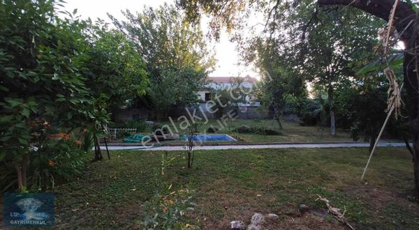 Cadde Üzerinde 898m2 Arsa İçerisinde Mülk, Rüstempaşa Mah.