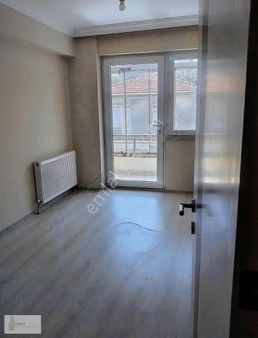 Okula Çarşıya Yakın Ara Kat Daire