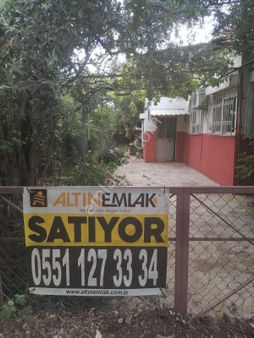 Baraj Mahallesi'nde 260 Metrekare Arsa Satılık İçerisinde 3 +1 Müstakil Ev..