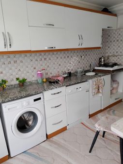 Satılık Çiflik Caddesinde Civarda