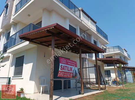 Kuşadası Davutlarda 4+1 Villa Havuzlu Sitede Anayola 50mt