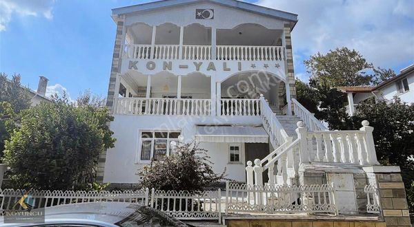 Koyuncu Gyrm-yeniçiftlik'de Deniz Tarafı 4. Ev 12 Odalı Konak