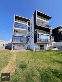 Kuşadası Değirmendere Mahallesi'nde Önü Açık Satılık 2 + 1 Daire