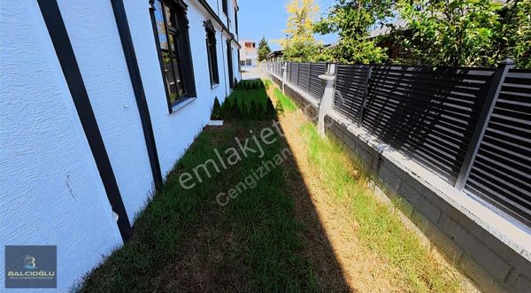 Balcıoğlundan Satılık Havuzlu Sitede Bahçeli Denize Ykn Lx Daire